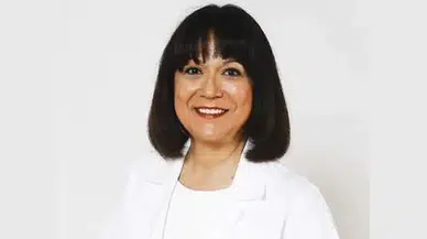 'Saç Dökülmesine Çözüm Arayanların Umudu: Prof. Dr. Meral Şaşoğlu'nun Hayatı ve Uzmanlık Alanı'