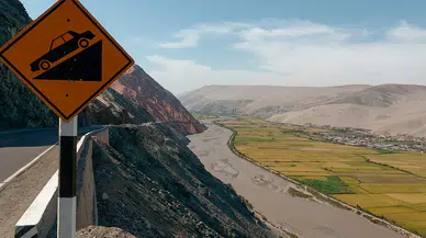 Dikkat Çeken Virajlı Yollar: Dünyanın En Tehlikeli 5 Rotası!