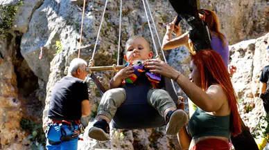 Antalya'da Dağcı Çift, 15 Aylık Bebeğiyle 6 Zirve Fethetti!