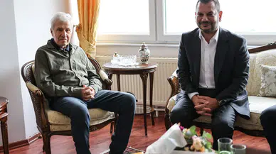 Trabzonspor'un Eski Başkanı Atay Aktuğ Hayatını Kaybetti: Kimdir?