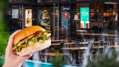 İngiltere’de Fast Food Devi Zor Durumda: 22 Şube Faaliyetlerine Son Verdi