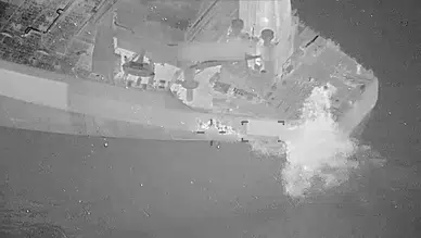 Basra Körfezi'nde tansiyon yükseldi: ABD güçleri rotasından saptırılan tankeri vurdu
