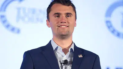 Charlie Kirk vurularak öldü! Trump’ın gözyaşlarıyla duyurduğu acı haber sosyal medyayı salladı