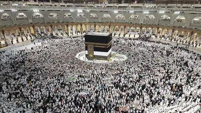 Umreye Gitmek İsteyenler Dikkat: Diyanet 2025 Ara Tatil Umre Detaylarını Yayınladı