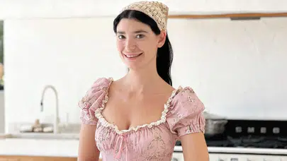 Tümay Karakaya Kimdir? Doğal Yaşamın Sessiz Sözcüsü ve “Benim Sakin Dünyam”ın İlham Veren Sunucusu