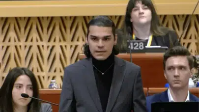 Enes Hocaoğulları Kimdir, kaç yaşında, yönelimi ne, sevgilisi varmı? İnsan hakları savunucusun biyografisi