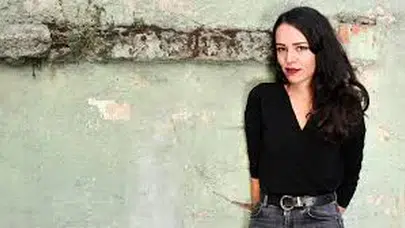 Lara Kamhi kimdir, ablası kim, kaç yaşında, aslen nereli, kaç yaşında? Hayatı, eğitimi ve sanatsal çalışmaları