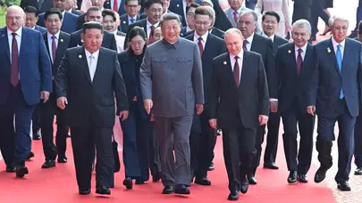 Çin’de tarihi geçit töreni: Putin, biyoteknoloji ölümsüzlüğün kapısını açabilir