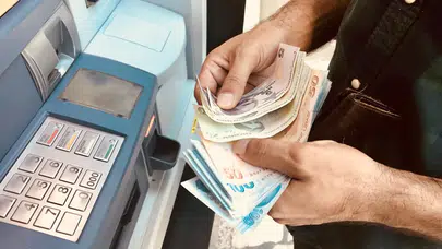 50 Bin TL Kredi İçin Güncel Taksitler Açıklandı! VakıfBank, Akbank ve QNB Tablosu