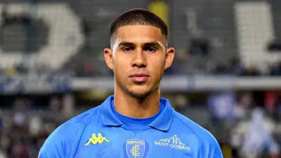 Devis Vásquez: Genç Yeteneklerin Parlayan Yıldızı ve Kariyer Geçmişi