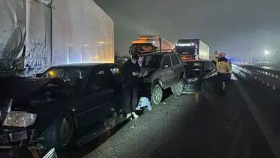 Sakarya'da zincirleme kaza: 4'ü ağır 6 yaralı!