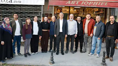 Adana Valisi Yavuz, Ramazan'da esnaf ve vatandaşlarla buluştu, hayırlı kazanç dileklerini iletti.