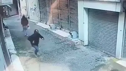 Sokakta Tornavida ile Gasba Girişen Şüpheli Yakalandı; O Anlar Güvenlik Kamerasında Kaydedildi
