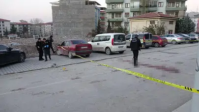 Sokak ortasında bıçaklı kavga, yaralılar var