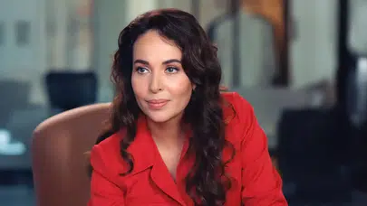 Sevdiğim Sensin Filminin Yıldızı İnci Aldur: Esra Ronabar'ın Hayatı ve Kariyeri Hakkında Bilmeniz Gerekenler