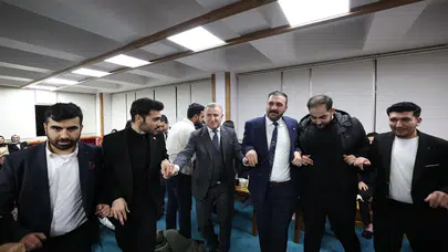 Bakan Bak, Diyarbakır'da depremzedelerle iftar programında bir araya geldi.