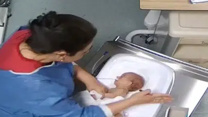 Bebeğine Şiddet Uygulayan Hemşireden Şok Eden Savunma: Ben de Anneyim!