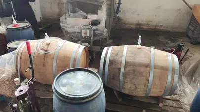 Bursa'da 800 Litre Kaçak Şarap Operasyonu: Yüzyıllık İçki Geleneği Tehdit Altında!