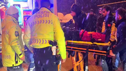 Erzurum’da kar kazayı getirdi! Sipariş götüren kurye yola savruldu