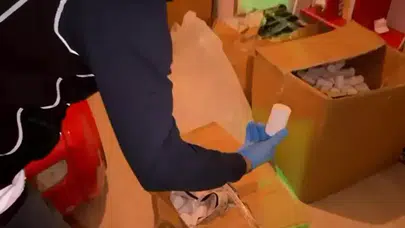 Samsun'da evlerinden 230 bin hap çıkan anne-oğula gözaltı