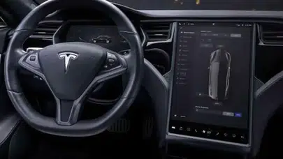 Tesla'nın CarPlay Desteği 2026'da mı Geliyor? iOS 26'nın Engelleri Neler?