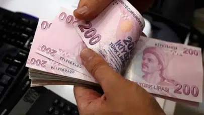 Büyük Bekleyiş Sona Erdi: 4 Ay İçinde Emeklilerin Taban Maaşı Artacak!