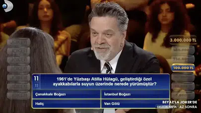1961'de yüzbaşı Atilla Hülagü, geliştirdiği özel ayakkabılarla suyun üzerinde nerede yürümüştür?