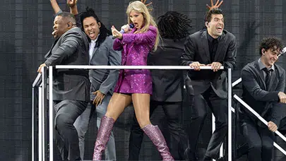 Şaşırtan Zenginlik: Ünlü Şarkıcının Serveti 2 Milyar Doları Aştı!