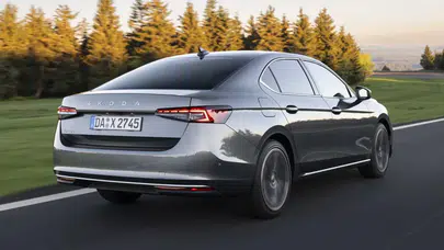 Skoda Superb 272 Beygir Özellikleri Neler, 0-100 Kaç Saniye, Batarya Kaç kWh, Hızlı Şarj Var mı?