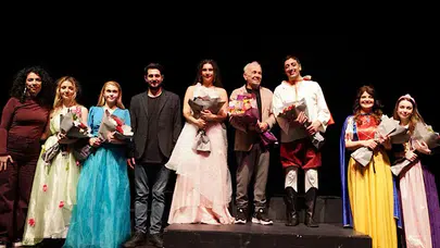 Beylikdüzü'nde 3. Tiyatro Festivali, Sanatseverlerin Yoğun İlgi Göstermesiyle Gerçekleşti