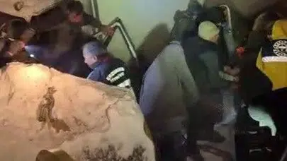 Erzurum’da Kar ve Fırtına Faciası: Kamyonlar Çarpıştı, 1 Ölü