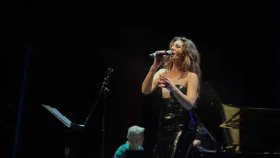 Gökçe Bahadır: Şarkı Söylerken Kendimi Kaybediyorum