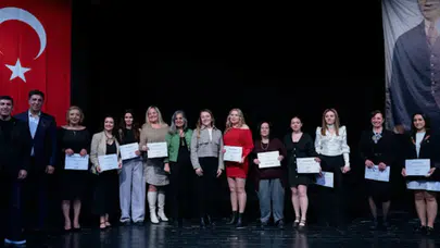 Konak'ta Yaşlılara Saygı Haftası Kapsamında Sergi ve Etkinliklerle Dolu Bir Program Gerçekleşti