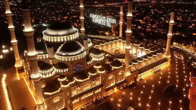 🌙 Kadir Gecesi’nde Hangi Zikirler Çekilir? En Faziletli Tesbihler ve Dualar