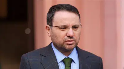 Bakan Gürlek, Özgür Özel'e yönelik suç duyurusunda bulundu ve 1 milyon liralık tazminat davası açtı!