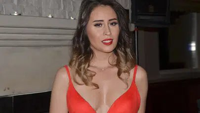 Hande Ünsal: Başarılı Sanatçı ve Eğitimiyle Dikkat Çeken Bir İsim Hakkında Bilgiler