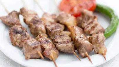 Turiste 70 Bin TL'lik Şaşırtıcı Şiş Kebap Satışı: Dolandırıcı Yakalandı!