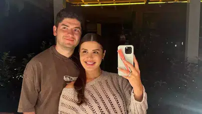 Selen Özyurt'un Hamileliği Gündemde: Kafalar Kanalı'nın Yıldızı Atakan Özyurt'un Eşi Kimdir? Kaç Yaşında?