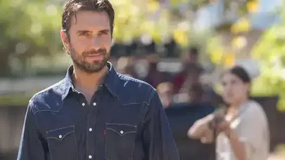 Ulaş Tuna Astepe: Yaşı, Kökeni ve Rol Aldığı Diziler Hakkında Bilgiler!