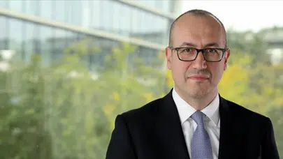 Onur Genç: BBVA’nın CEO’sunun Kariyeri ve Yaşı Hakkında Her Şey!