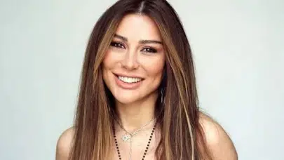 Selen Görgüzel'den Duygusal Ziyaret: Narin Güran'ın Mezarı Sosyal Medyada Gündem Oldu!