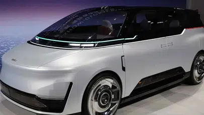 Tesla'nın tahtına göz diktiler: Çinli devler robotaksi yarışında vites yükseltti