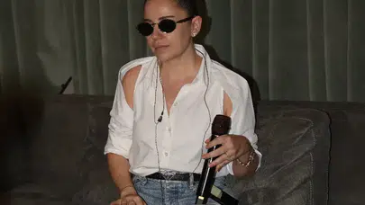 Merve Özbey, Yeni Sahne Konseptini ve Repertuvarını Açıkladı!