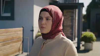 Kızılcık Şerbeti’nin Nilay’ı servet değerindeki yeni aracıyla gündemde: Nazar değmesinden korkuyor