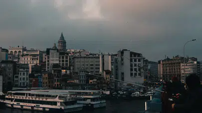 İstanbul'da bahar havası kısa sürüyor: Meteorolojiden sağanak uyarısı geldi