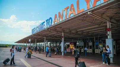 Antalya Havalimanı, 2023 yılının ilk çeyreğinde tarihi bir başarıya imza atarak 3 milyon yolcu sayısını aştı!