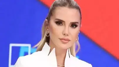 Ece Erken'in "Gel Konuşalım" Programındaki Yokluğu Merak Ediliyor: Ayrıldı mı, Yoksa Veda mı Etti?