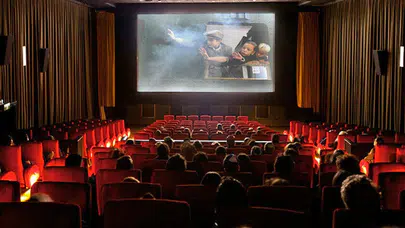 Bakan Ersoy duyurdu: 23 Nisan'da sinema biletlerine indirim!
