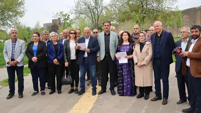 Diyarbakır’da tarihi çağrı: Siyasi partilere "bireysel çıkarları bırakın" mesajı