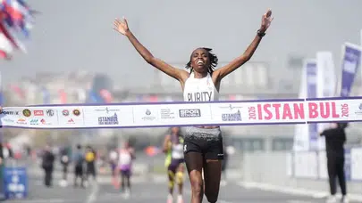 İstanbul Yarı Maratonu'nda Tarihi Rekorlar: 20 Bin Sporcu Koştu!